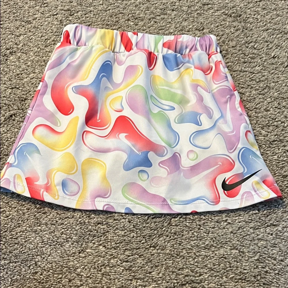 Nike White Tank Top and Multicolor Shorts Set - Picture 6 of 9